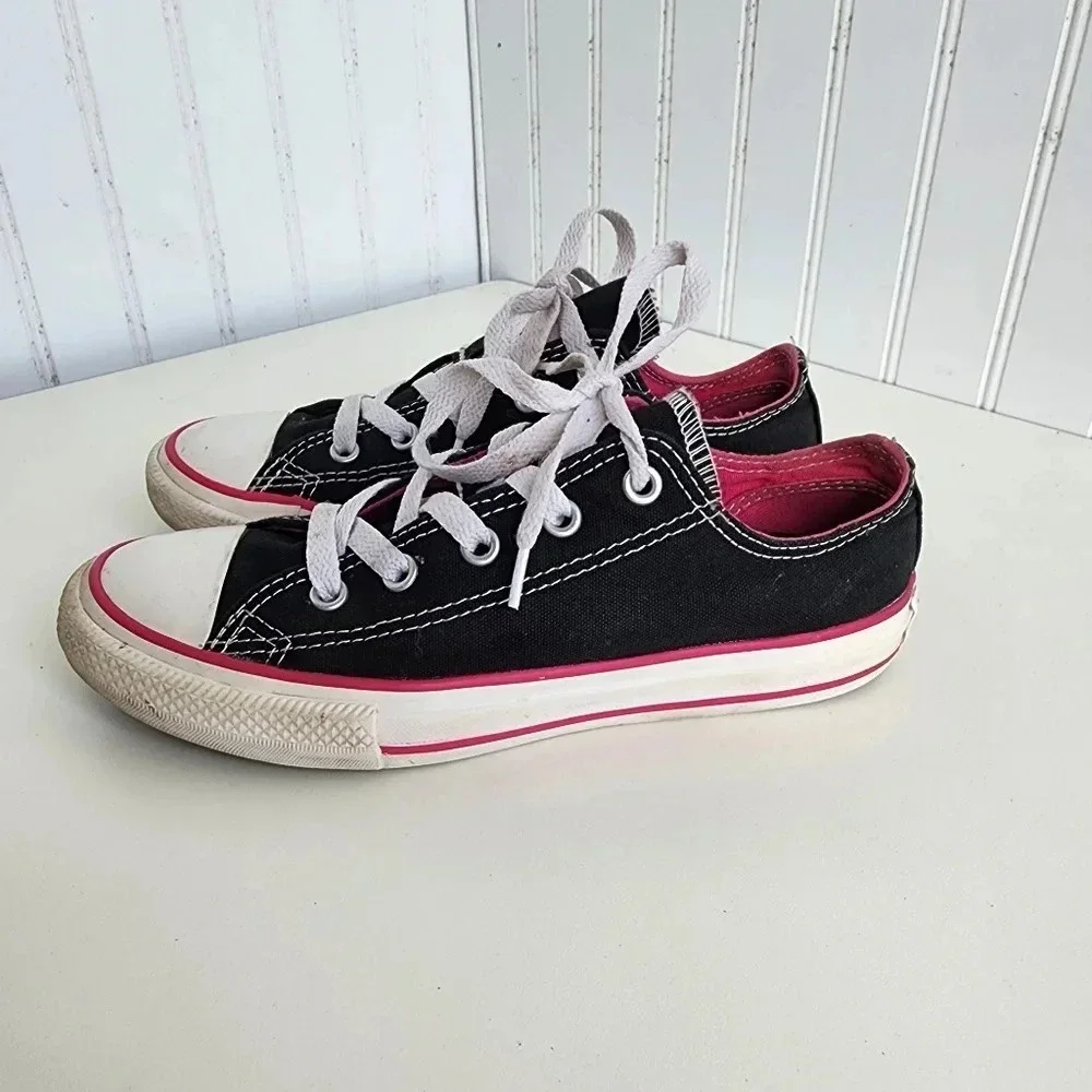 Converse Chuck Taylor All Star Youth US Size 2 Black Pink Sneaker Shoes 654365F